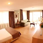 ドスト ホテル 2*